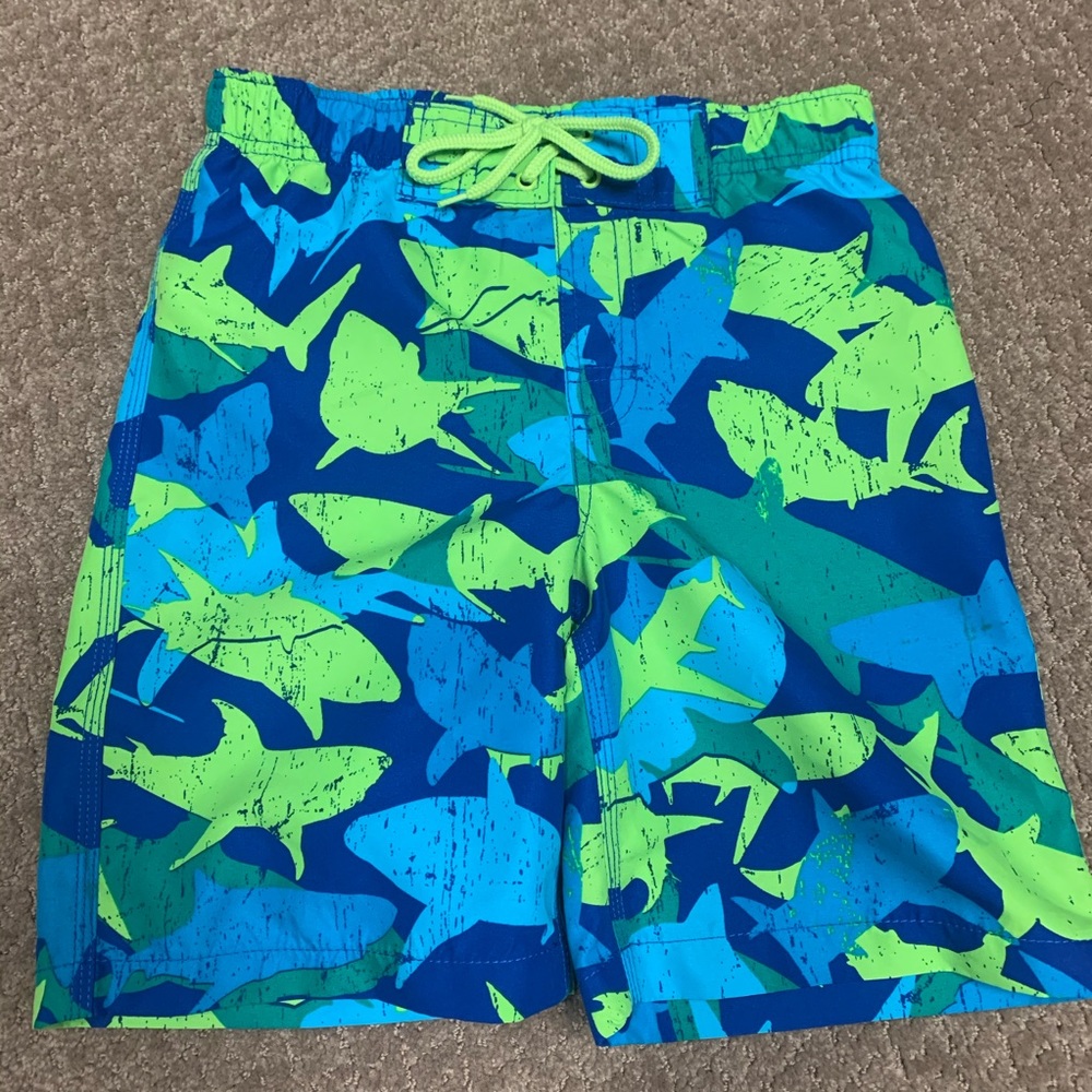 🏷️ NWT Boy’s J. Khaki Camo Shark Swim Trunks S